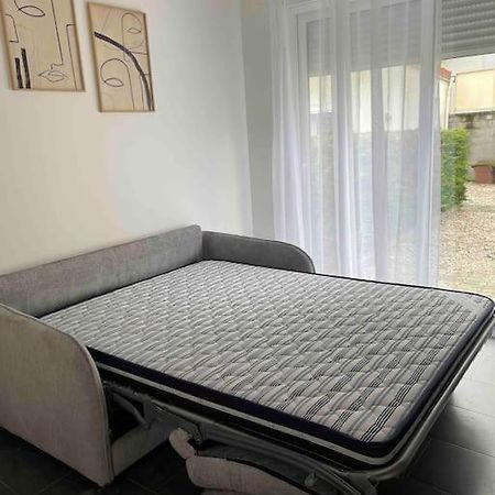 크레테일 Studio Tout Confort, Au Pied De Toute Commodite, 2 아파트 외부 사진